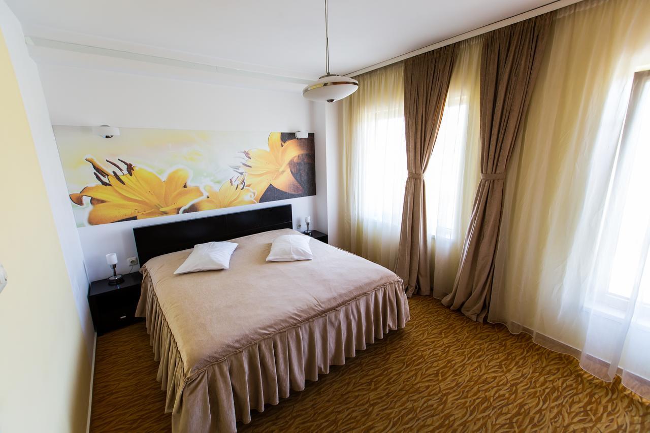 Hotel Grandis Apulum Mioveni Exterior photo