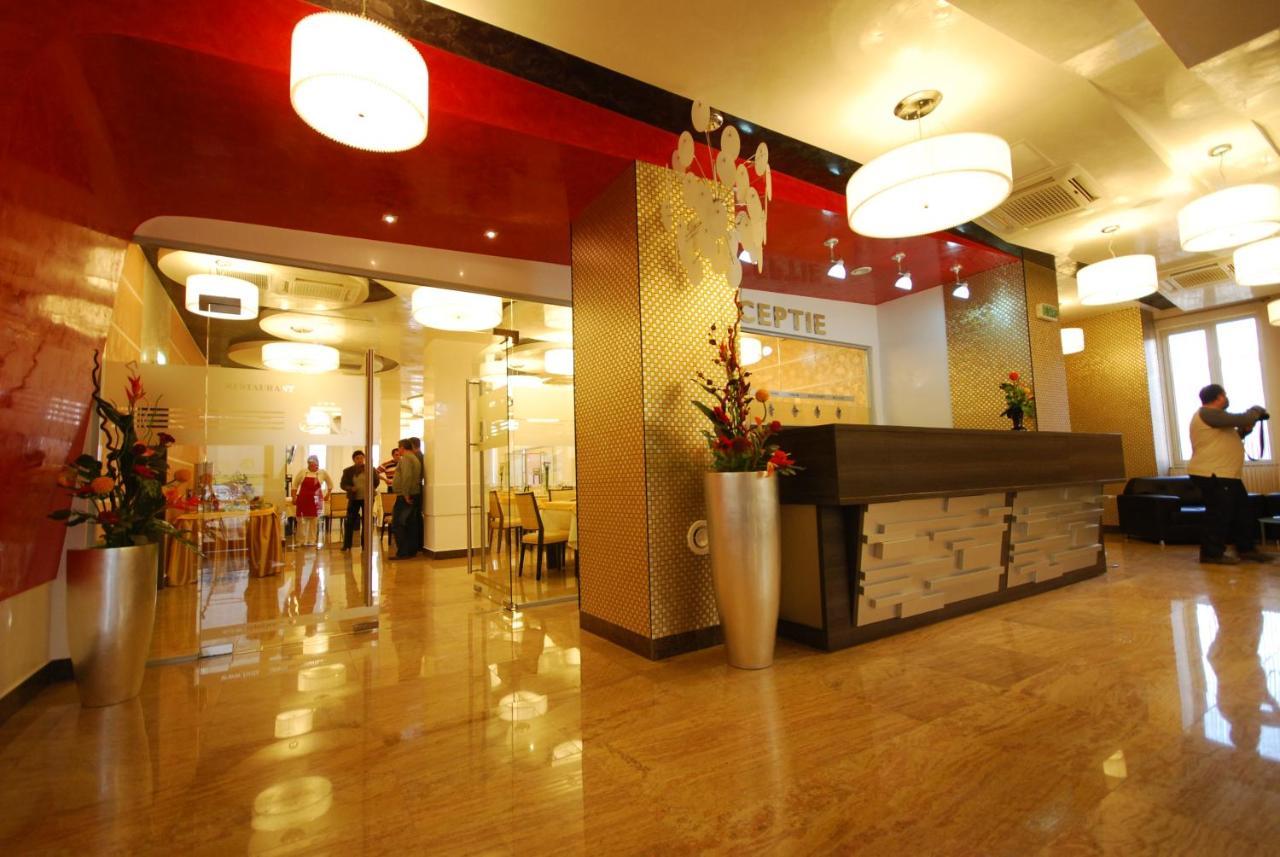 Hotel Grandis Apulum Mioveni Exterior photo